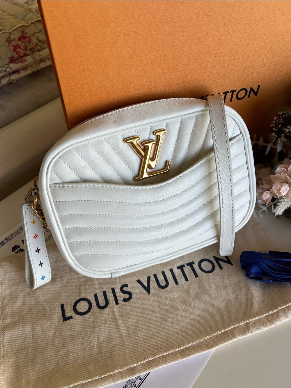 LOUIS VUITTION Calfskin Leather NEW WAVE Camera Bag 🌸 White